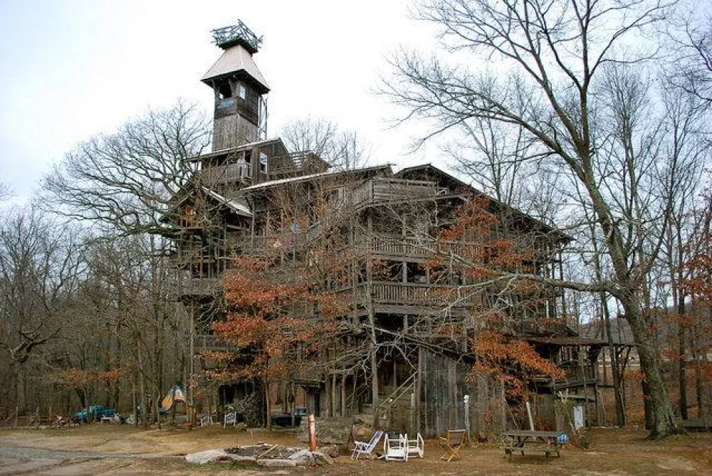 عجیبترین خانه های آمریکا: خانه Minister’s Tree House